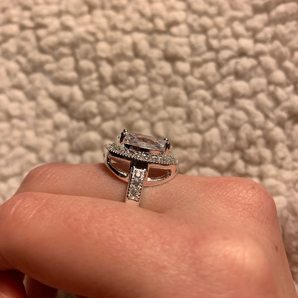 Oval Diamond Ring 💍💎 - Picture 8 of 8